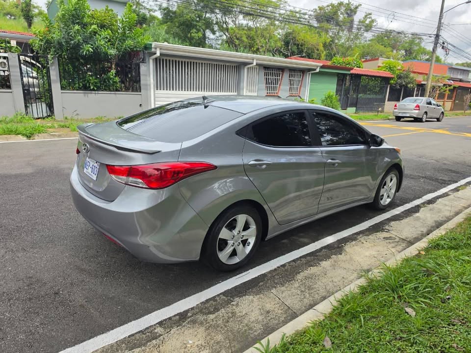 2013 Hyundai Elantra - foto 4