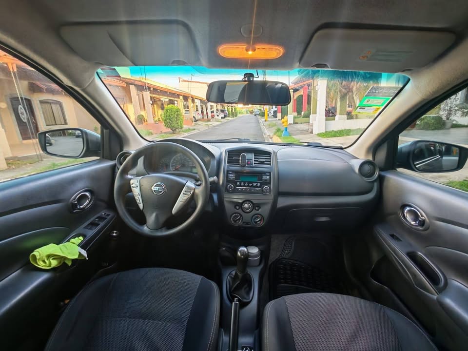 2017 Nissan Versa - foto 3
