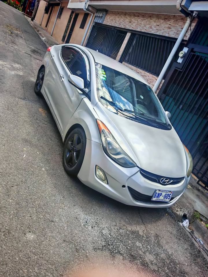 2011 Hyundai Elantra - foto 2