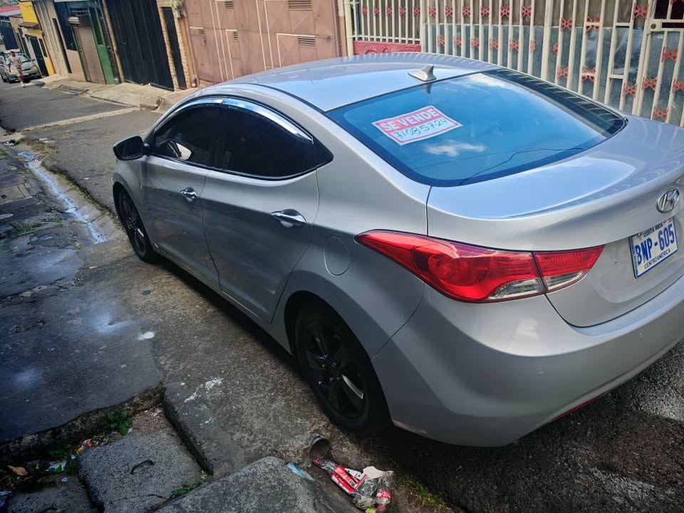 2011 Hyundai Elantra - foto 3