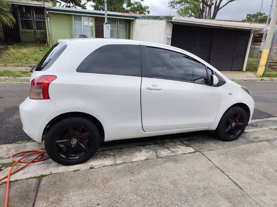 2007 Toyota Yaris - foto 2