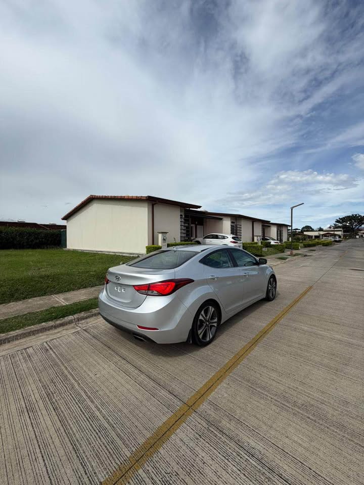 2015 Hyundai Elantra - foto 2