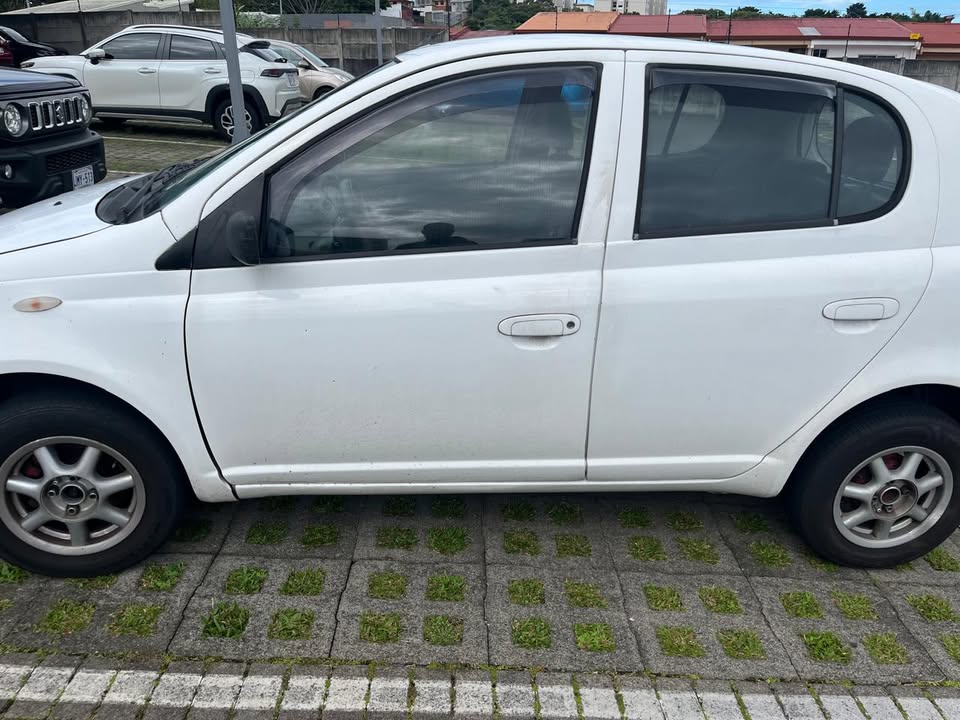 2002 Toyota Yaris - foto 4