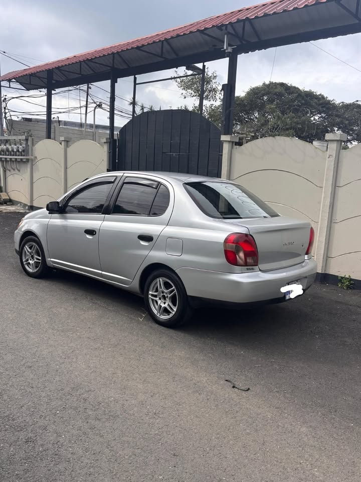 2002 Toyota Yaris - foto 2