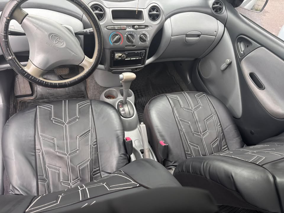2002 Toyota Yaris - foto 4
