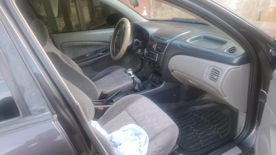 2002 Nissan Almera - foto 1