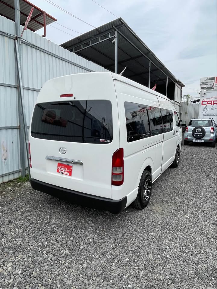 2013 Toyota Hiace - foto 3