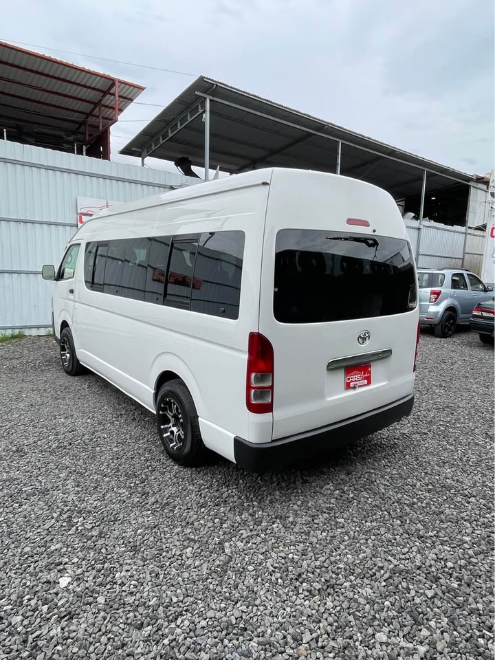 2013 Toyota Hiace - foto 4