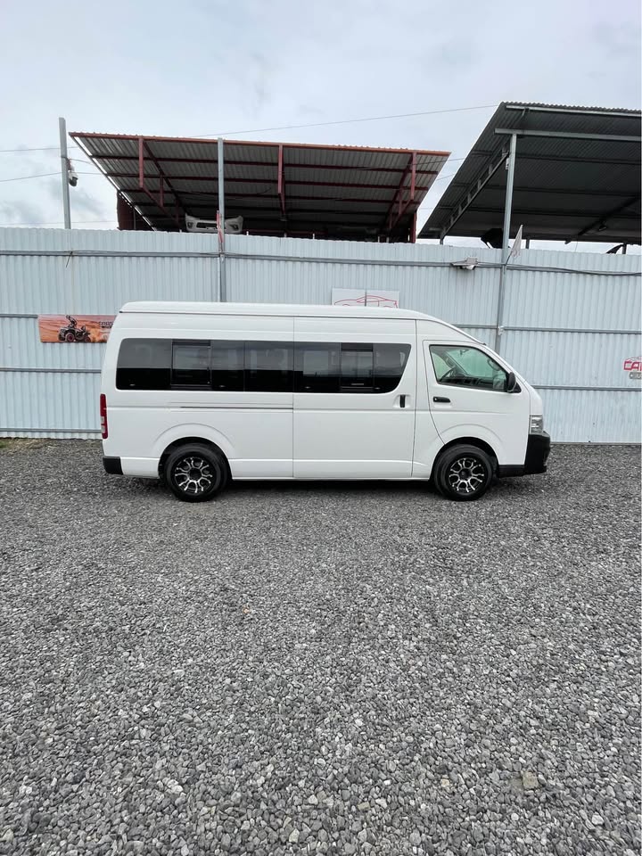 2013 Toyota Hiace - foto 5
