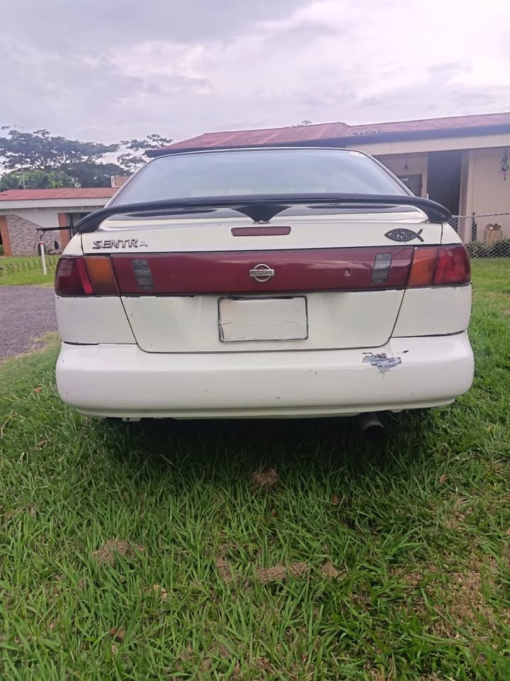 1997 Nissan Sentra - foto 2