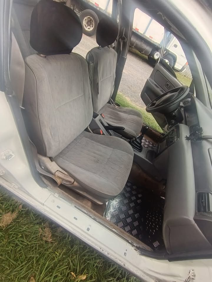 1997 Nissan Sentra - foto 5