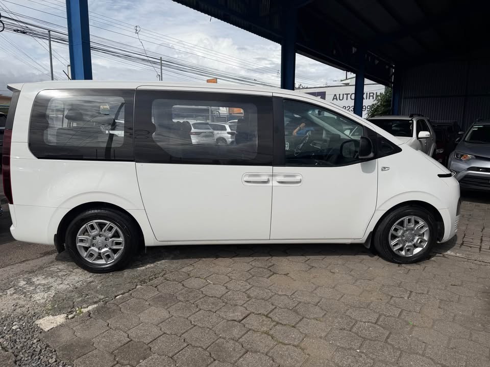 2023 Hyundai Staria - foto 2