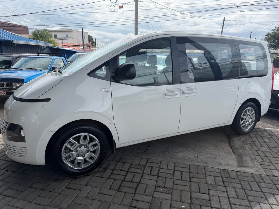 2023 Hyundai Staria - foto 3