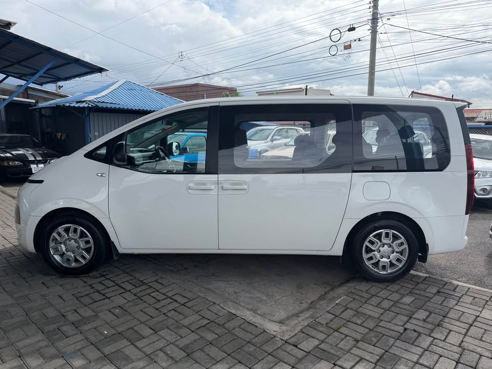2023 Hyundai Staria - foto 5