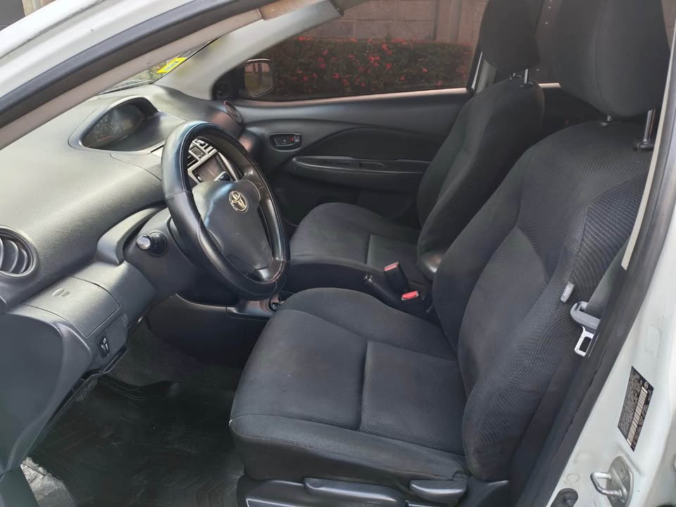 2012 Toyota Yaris Sedan - foto 4