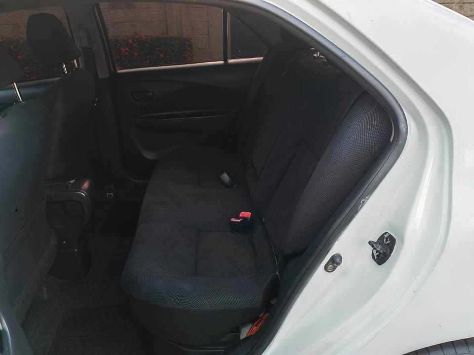 2012 Toyota Yaris Sedan - foto 5