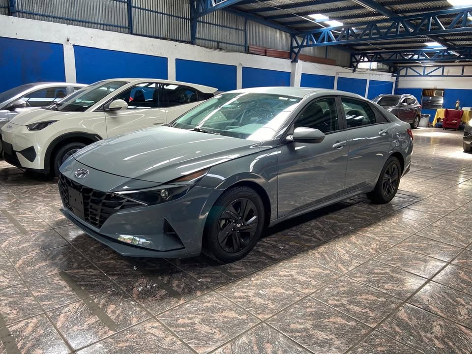 2022 Hyundai Elantra - foto 2