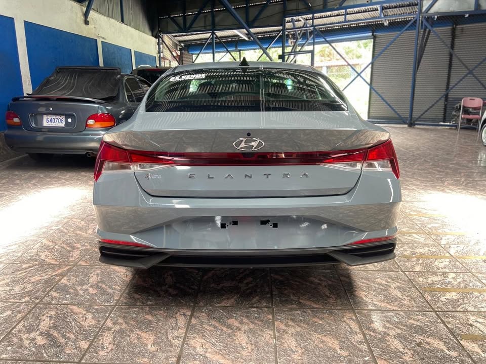 2022 Hyundai Elantra - foto 5