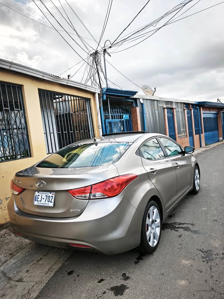 2012 Hyundai Elantra - foto 2