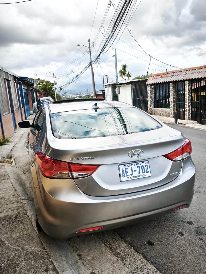 2012 Hyundai Elantra - foto 3