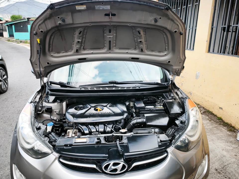2012 Hyundai Elantra - foto 4
