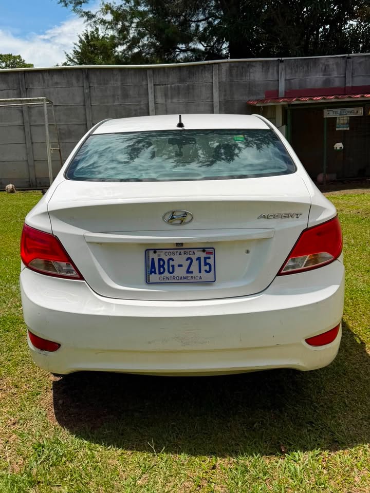 2017 Hyundai Accent - foto 3