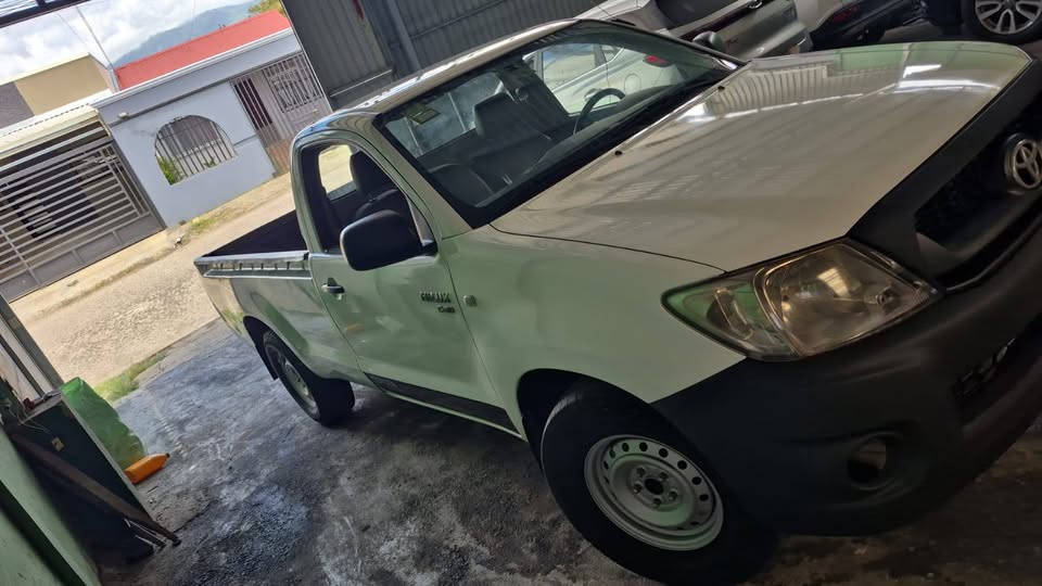 2010 Toyota Hilux - foto 2
