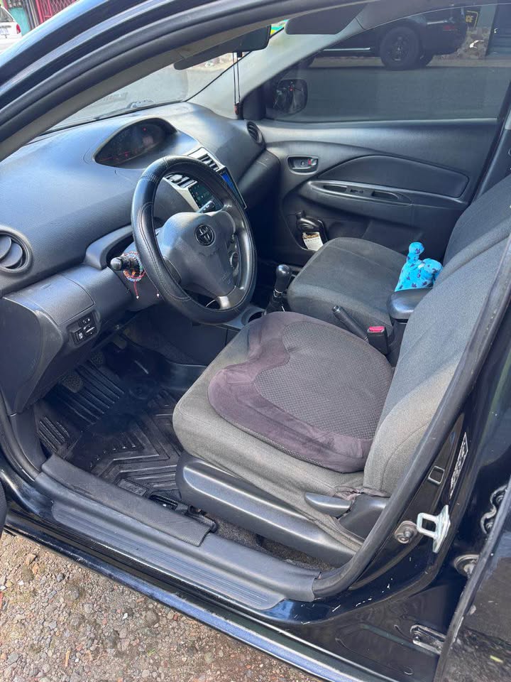 2011 Toyota Yaris - foto 2