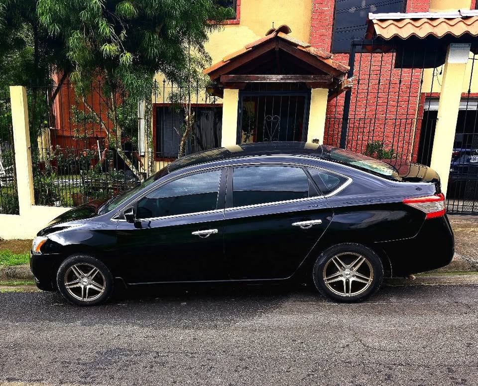 2013 Nissan Sentra - foto 2