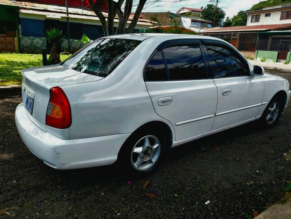 2002 Hyundai Accent - foto 3