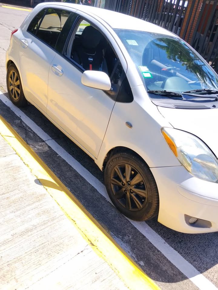2009 Toyota Yaris - foto 2
