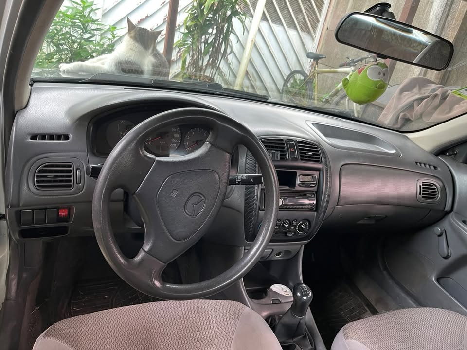1999 Mazda 323 - foto 2