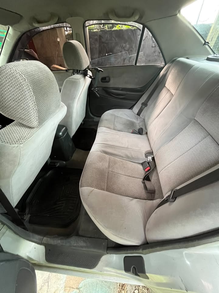 1999 Mazda 323 - foto 4