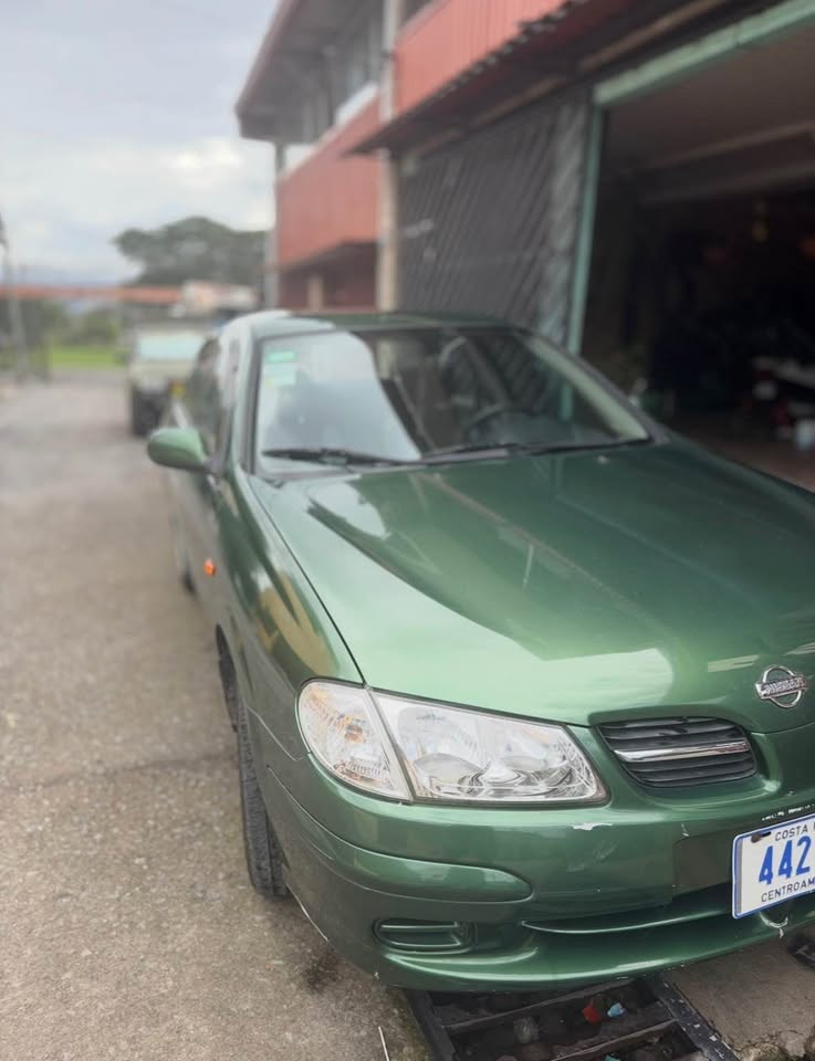 2002 Nissan Almera - foto 2