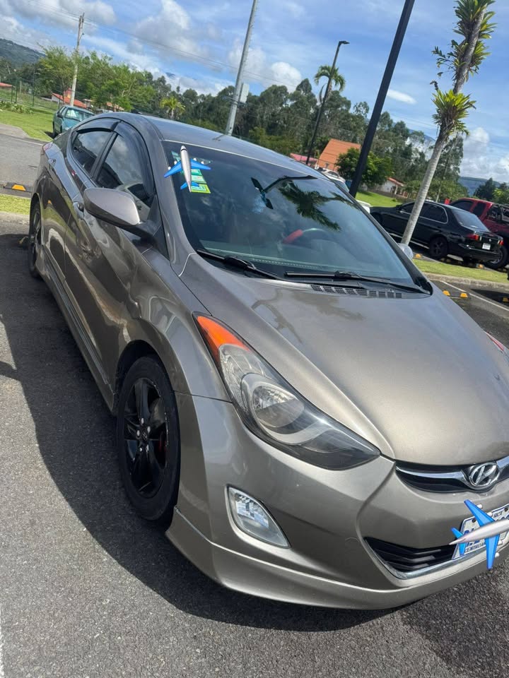 2013 Hyundai Elantra - foto 2