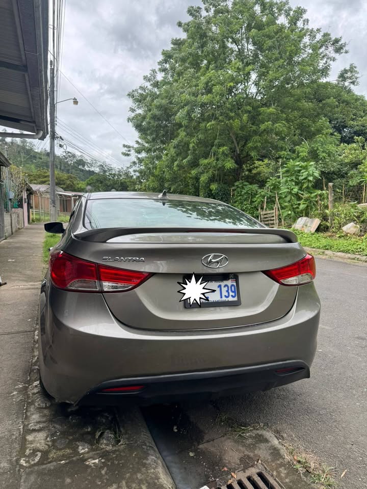 2013 Hyundai Elantra - foto 5
