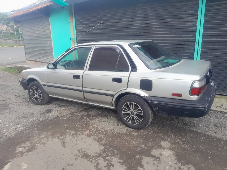 1990 Toyota Corolla - foto 2
