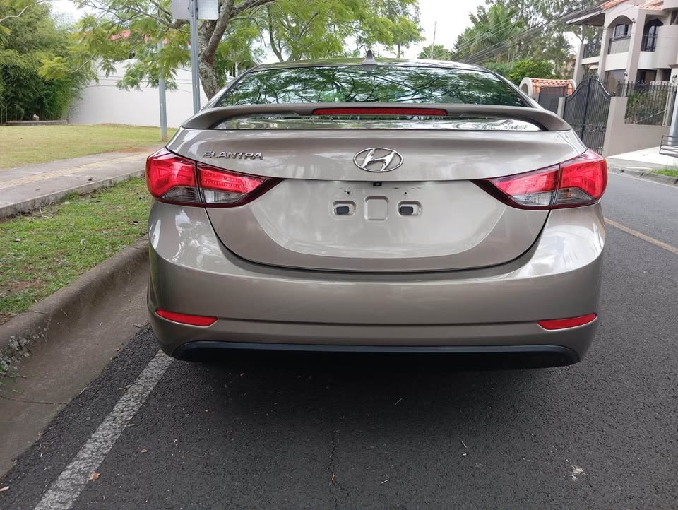 2015 Hyundai Elantra - foto 2