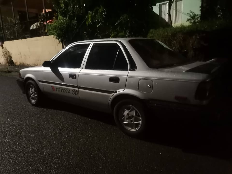 1989 Toyota Corolla - foto 2