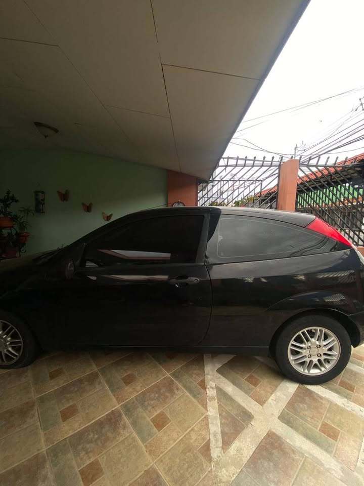 2005 Ford Focus - foto 2
