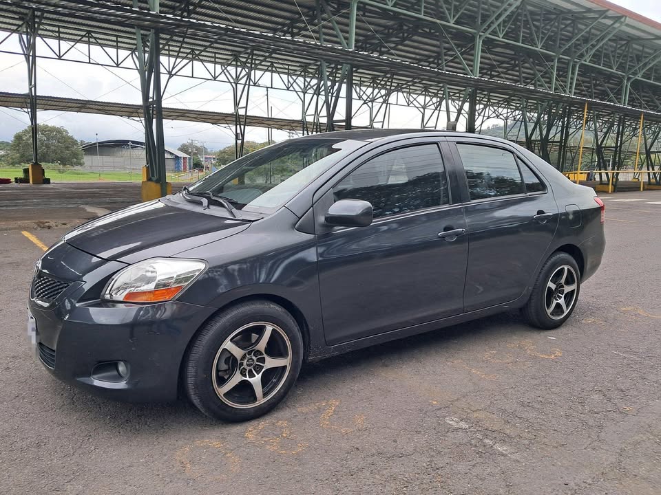 2010 Toyota Yaris - foto 2