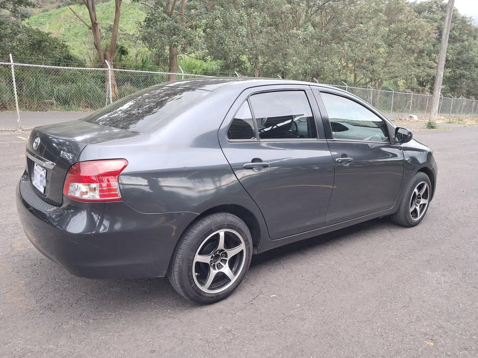 2010 Toyota Yaris - foto 3