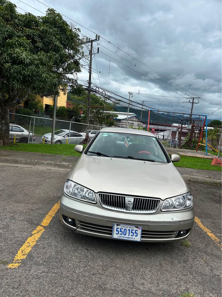 2004 Nissan Almera - foto 2