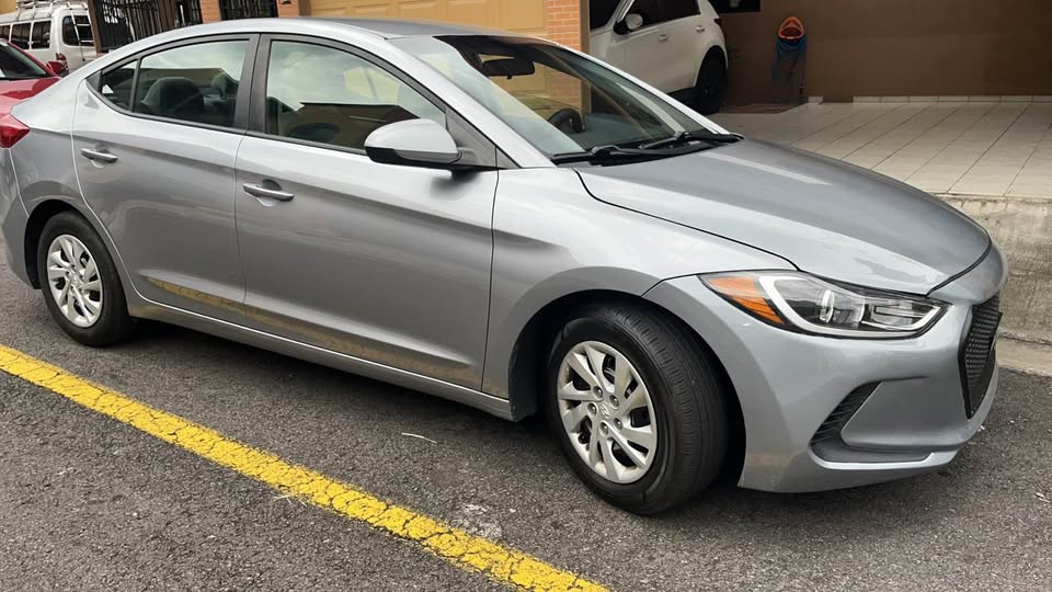 2017 Hyundai Elantra - foto 2