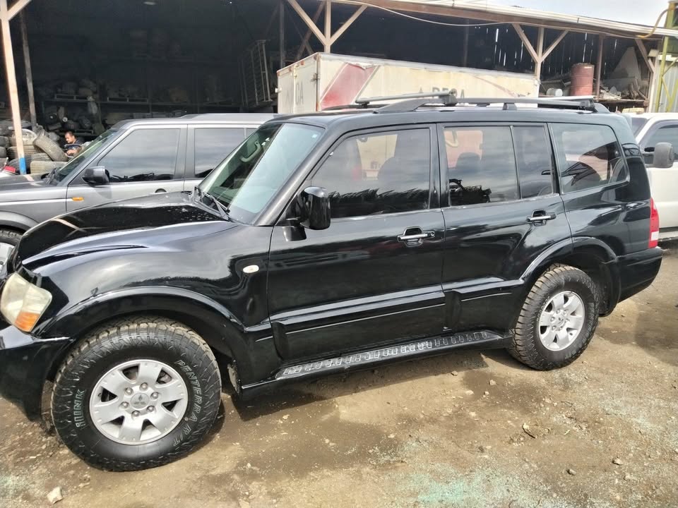 2006 Mitsubishi Montero - foto 2