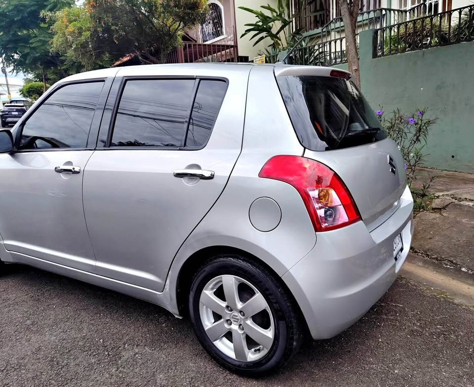 2010 Suzuki Swift - foto 3