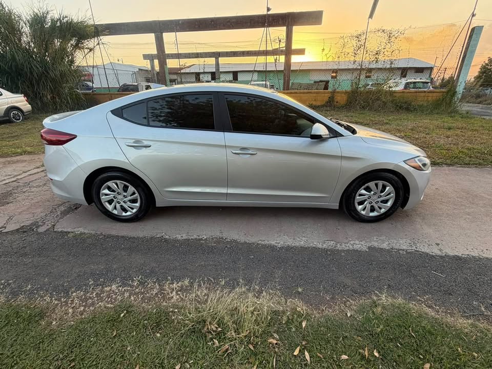 2017 Hyundai Elantra - foto 2