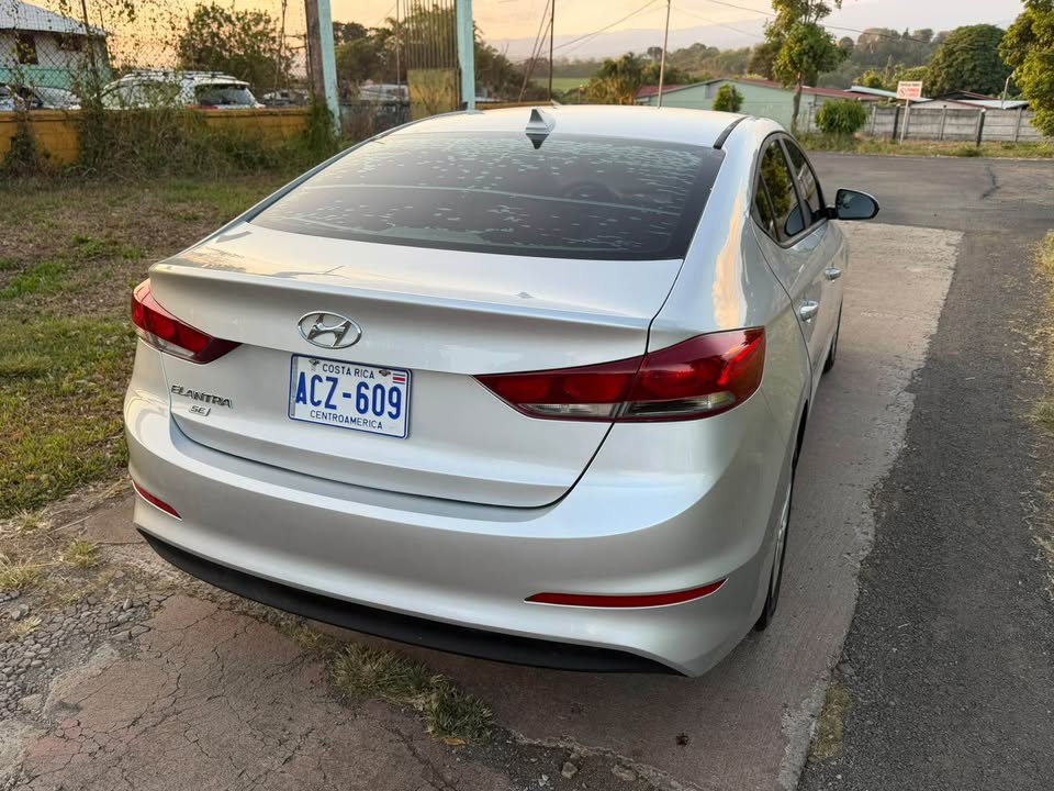 2017 Hyundai Elantra - foto 3