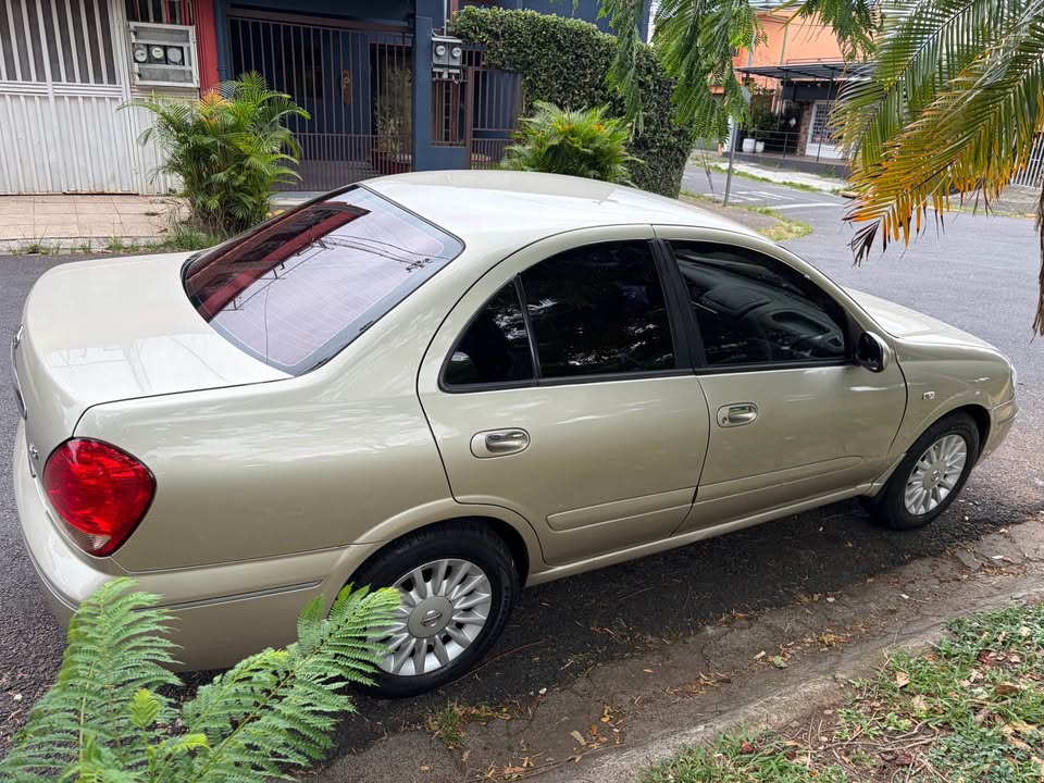 2004 Nissan Almera - foto 4