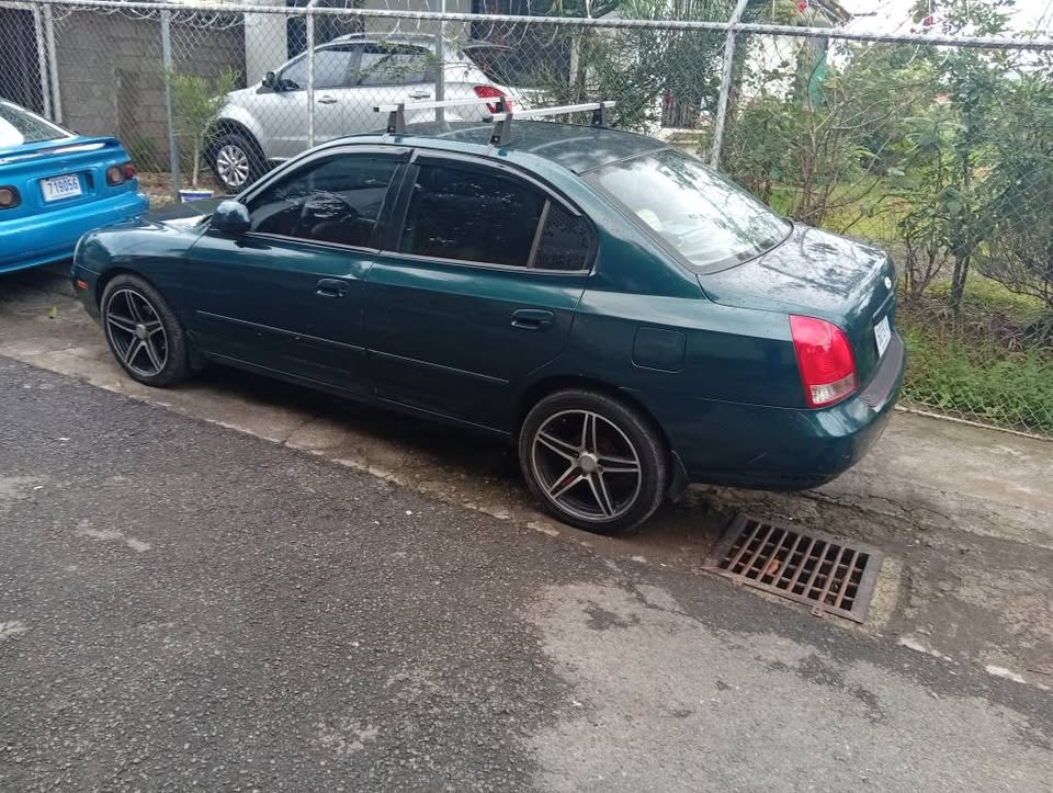 2001 Hyundai Elantra - foto 2